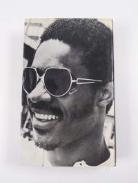Stevie Wonder : the remarkable life of the blind superstar