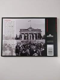 The Berlin Wall 1961-1989 : Photographs from the Stock of the Landesarchiv Berlin