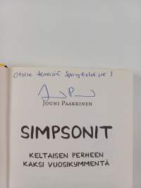 Simpsonit : keltaisen perheen kaksi vuosikymmentä (signeerattu, tekijän omiste)