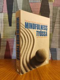 Mindfulness työssä : tietoinen läsnäolo vapauttaa onnistumaan