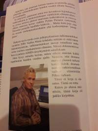 MATIN ja minun RANKKA REISSU / Kai Merilä. P. 2005. Matti Nykänen, koko kansan rakastama  Ja. edelleenkin maailman paras mäkihyppääjä. 57 valokuvaa eri vuosilta.