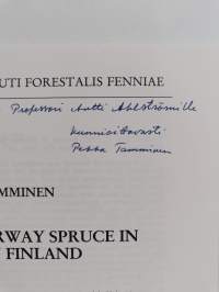 Butt-rot in Norway spruce in southern Finland = Kuusen tyvilahoisuus Etelä-Suomessa (signeerattu, tekijän omiste)