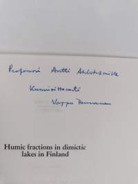 Humic fractions in dimictic lakes in Finland (signeerattu, tekijän omiste)