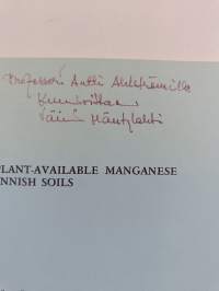 Determination of plant-available manganese in Finnish soils = Kasville käyttökelpoisen maan mangaanin määrittämisestä (signeerattu, tekijän omiste)