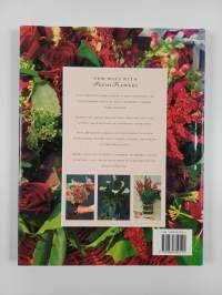 New Ways with Fresh Flowers : Fifty Inspirational Projects for Contemporary Floral Designers