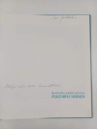 Korkealla päällä pilvien puutarha sininen (signeerattu)