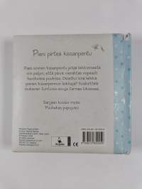 Pieni pirteä kissanpentu
