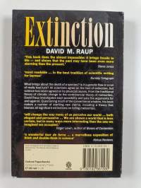 Extinction : bad genes or bad luck?
