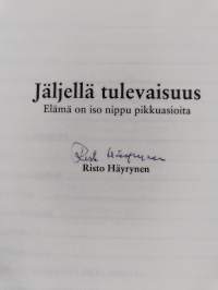 Jäljellä tulevaisuus - elämä on iso nippu pikkuasioita (signeerattu)