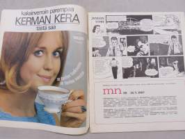 Me Naiset 1967 nr 28, 12.7.1967, Jockey-tytöt Eeva Sukula &amp;Eva Sittnikow, Olli alho, Twiggy-look, Klaus Mäkelä, Taiteilijat Ulla Rantanen &amp; Esko Tirronen, ym.