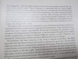The Ashkenazi Haggadah -faksimile ja selitystekstit; Neuvostojuutalaisten Liiton puheenjohtajan (Morris Abram) omisteella Suomen hallitukselle ja kansalle, 26.5.1988