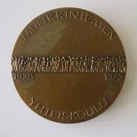 Munkkiniemen yhteiskoulu 1938-1973, Jussi Saukkpnen(Heikki Häiväoja  ) mitali taidemitali  70 mm alkuperäisessä kotelossa