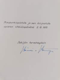 Building a New Town: Finland&#039;s New Garden City, Tapiola (signeerattu, tekijän omiste)