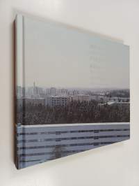 Näköalapaikka : kertomuksia Pihlajamäestä = A place with a view : recollections of Pihlajamäki