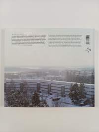 Näköalapaikka : kertomuksia Pihlajamäestä = A place with a view : recollections of Pihlajamäki