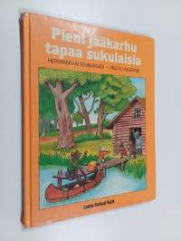 Pieni jääkarhu tapaa sukulaisia