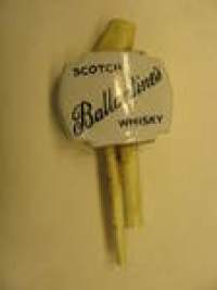 Ballantines Scotch Whisky kaatonokka