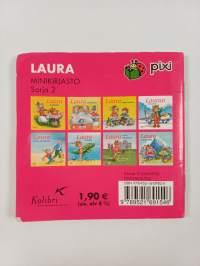 Laura pelaa jalkapalloa