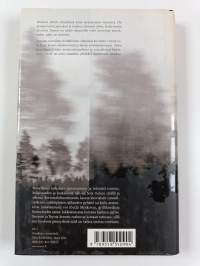 Pimeä tavarajuna : novelleja