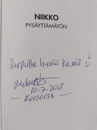 Niikko : pysäyttämätön : tosielämää, Korson kaduilta eduskunnan käytäville (signeerattu, tekijän omiste)