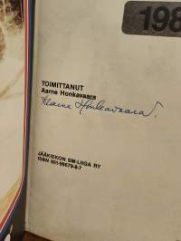 Jääkiekkokirja 1984-85 (Aarne Honkavaaran nimikirjoitus)
