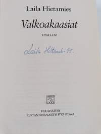 Valkoakaasiat (signeerattu)