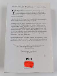Kummajainen astuu kehiin