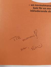 Skapa plats : en normutmanande bok för en mer inkluderande skola (signeerattu, tekijän omiste)
