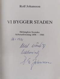 Vi bygger staden : Helsingfors svenska arbetarförening 1898-1988 (signeerattu, tekijän omiste)