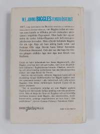 Biggles flyger österut
