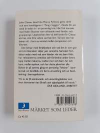 Familjen : hur man klarar sig helskinnad ur dess famntag