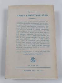 Hänen läheisyydessään
