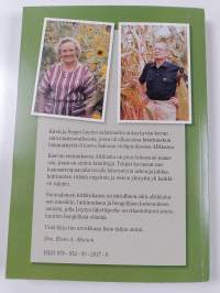 Kolmen vuoden safari : tehtävä Tansaniassa (signeerattu, tekijän omiste)