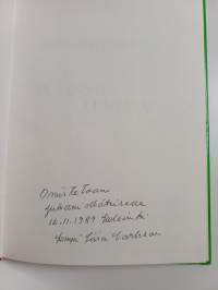 Ja linnut lentävät : romaani (signeerattu, tekijän omiste)