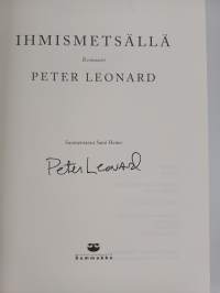 Ihmismetsällä (signeerattu)