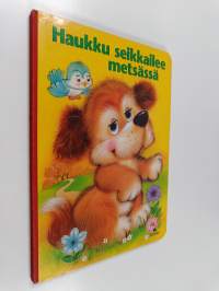 Haukku seikkailee metsässä