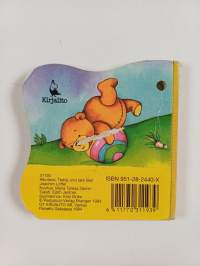 Nalle leikkii pallolla