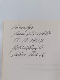 Turvallisuuspolitiikka : ulkopolitiikan ja strategian peruslinjat ydinaseiden aikakaudella (signeerattu, tekijän omiste)
