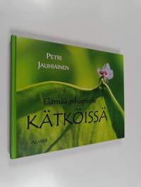 Elämää pihapiirin kätköissä