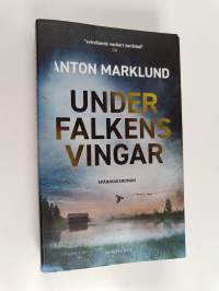 Under falkens vingar