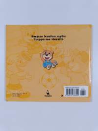 Emppu pelaa palloa