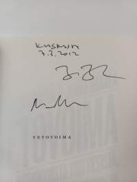 Vetovoima : kirja inspiroivista yrityksistä, merkitysten johtamisesta ja idealismin voimasta (signeerattu)