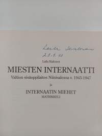 Miesten internaatti : valtion sisäoppilaitos Niinisalossa v 1945-1947 ja internaatin miehet : matrikkeli (signeerattu)