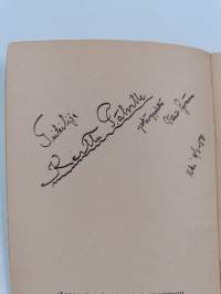 Sydämia eri tahdissa - Yksinäytöksinen iloittelu (tekijän omiste, signeerattu)