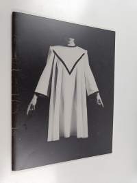 Intimate architecture : contemporary clothing design