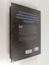 Syytön jos sitäkään : Mikko Paateron tie passitoimiston apulaisesta poliisiylijohtajaksi