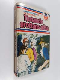 Alfred Hitchcock och tre deckare löser tjutande grottans gåta