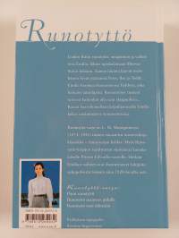 Runotyttö maineen polulla