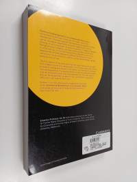Community development in an uncertain world : vision, analysis and practice