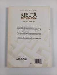 Kieltä tutkimassa : tutkielman laatijan opas